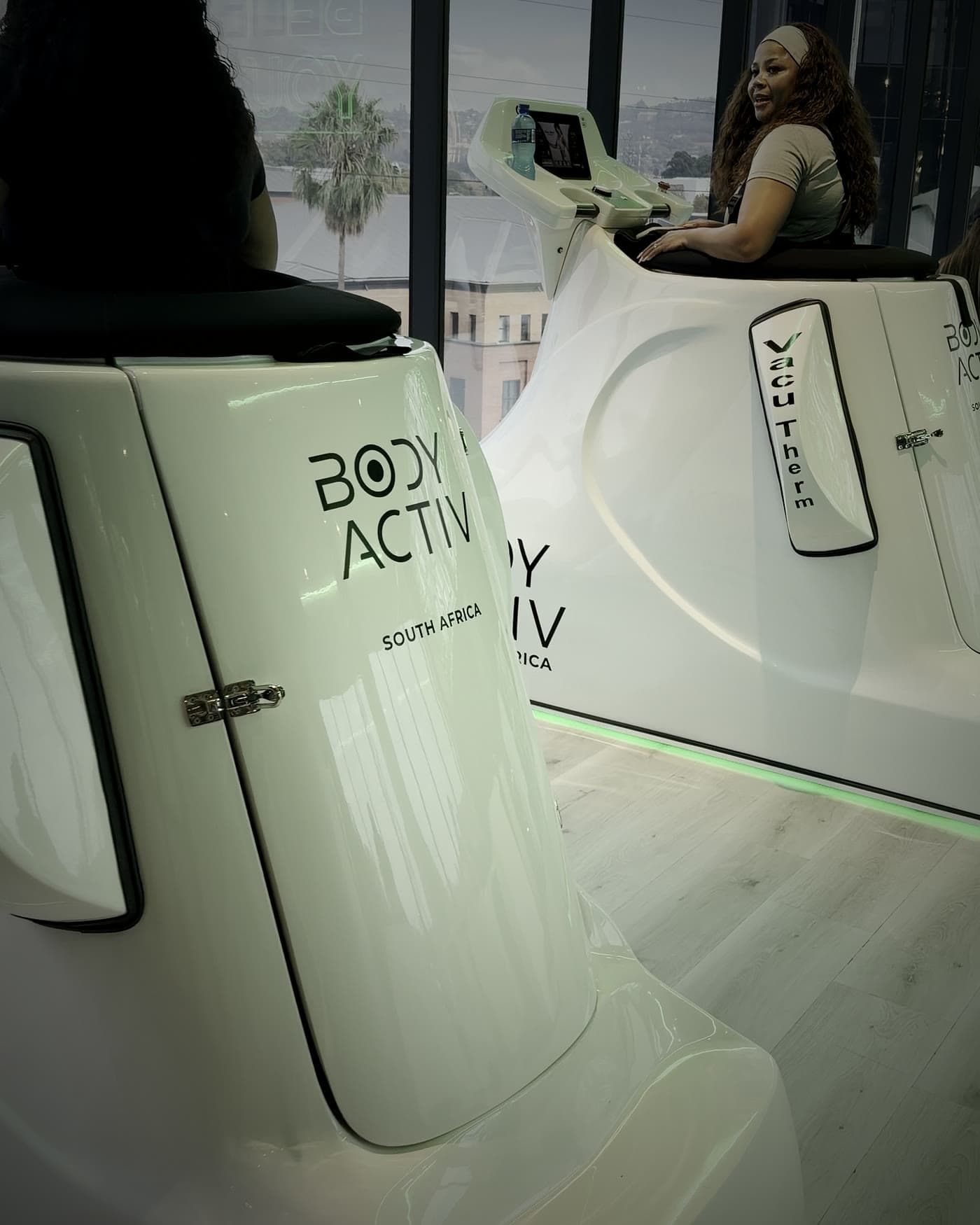 A VacuTherm capsule lit by its green underglow